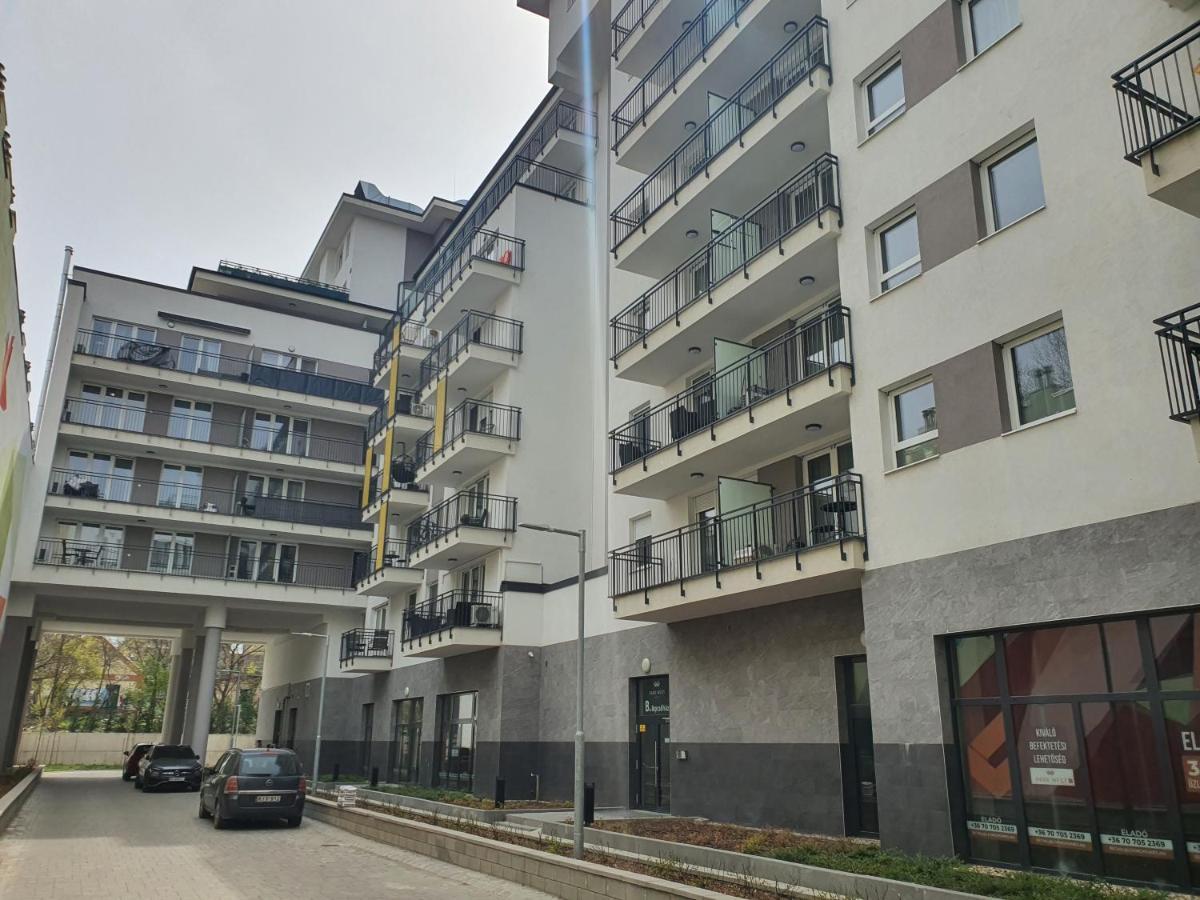 Park West Apartment - Free Parking Budapest Exteriör bild