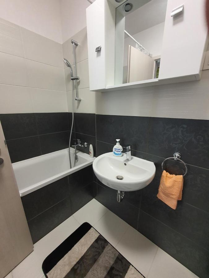 Park West Apartment - Free Parking Budapest Exteriör bild